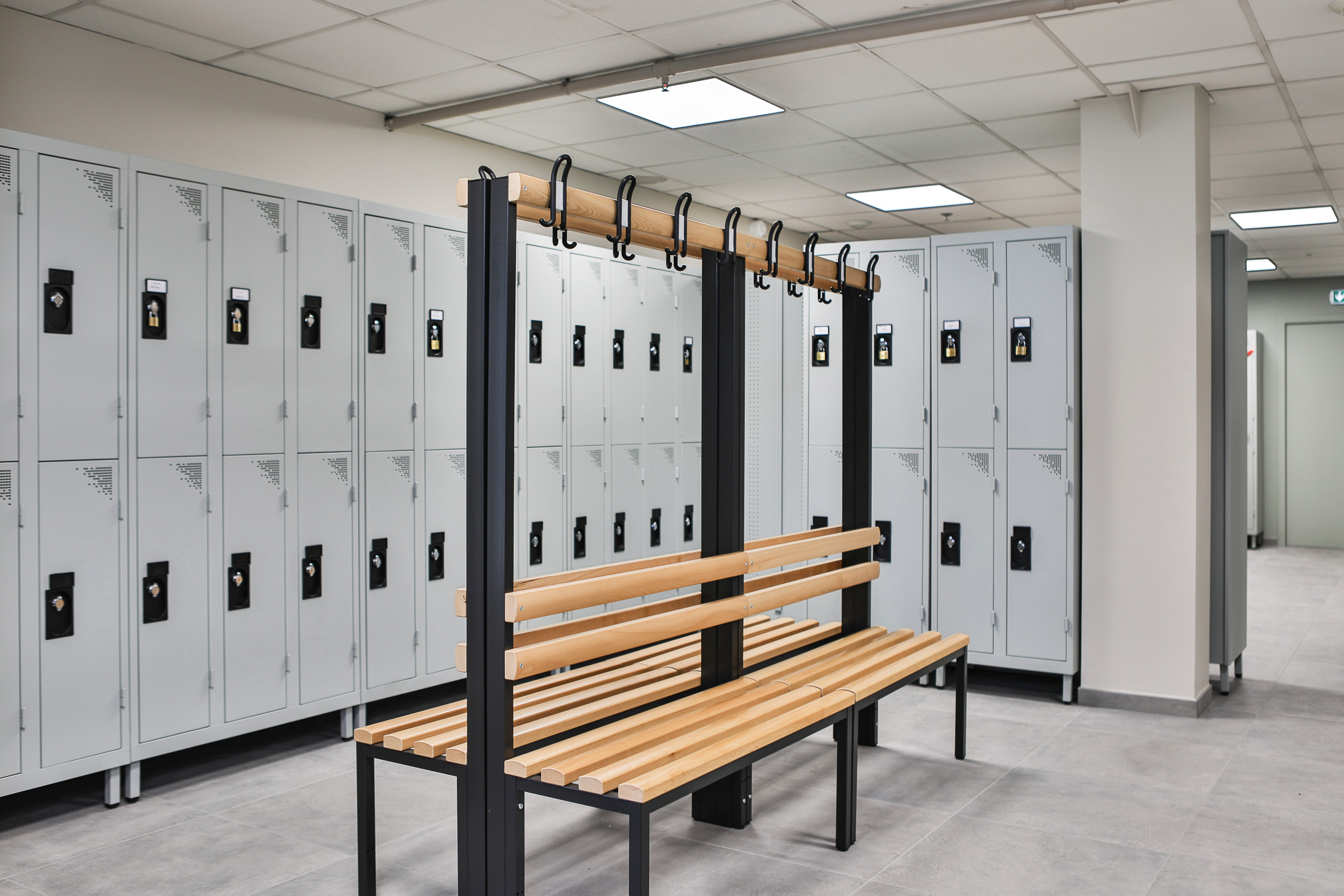 Vestiaire Collectif / Douches / Couloir