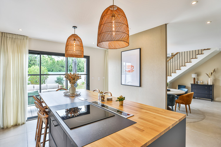 Pièce de vie intemporelle en bord de mer