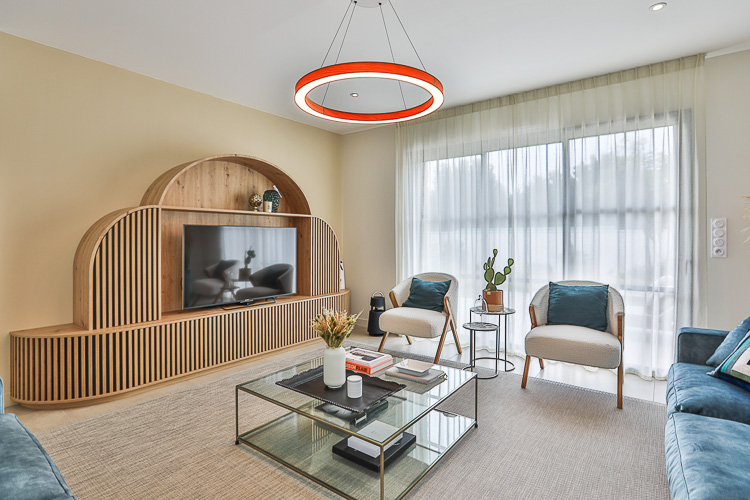 Pièce de vie intemporelle en bord de mer